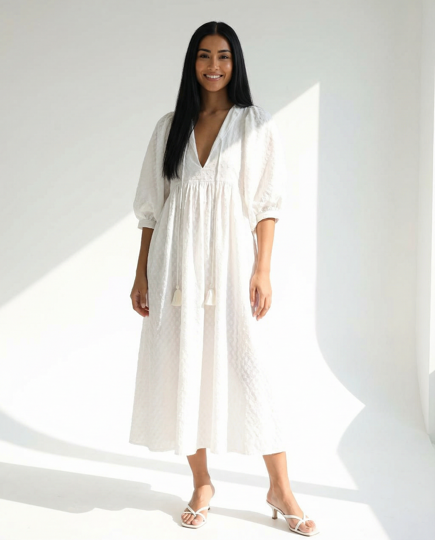 Lucia Weißes Midikleid