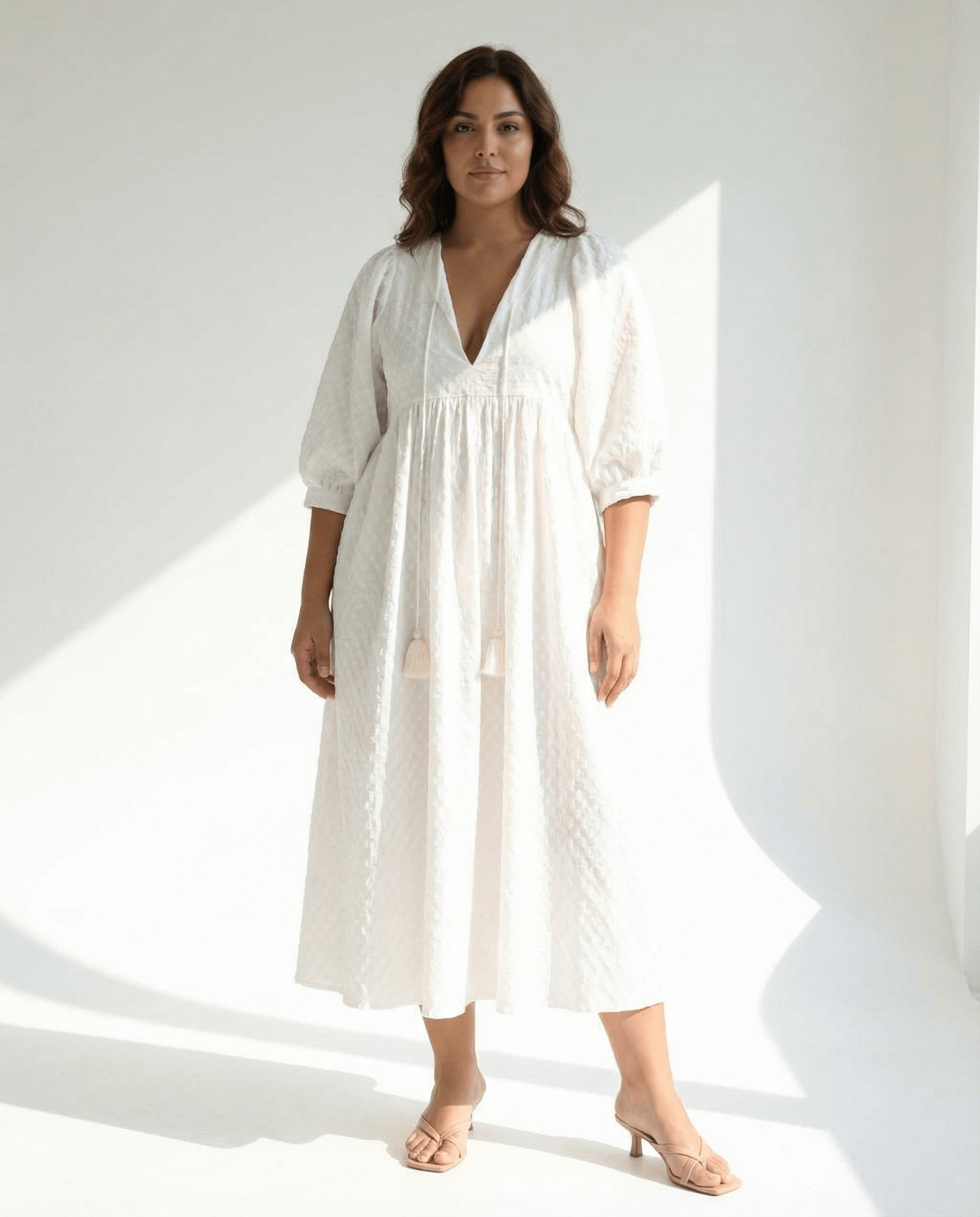 Lucia Weißes Midikleid, lässiges und bequemes Kleid aus 100% Baumwolle mit Taschen, ideal für Alltag und Abend.