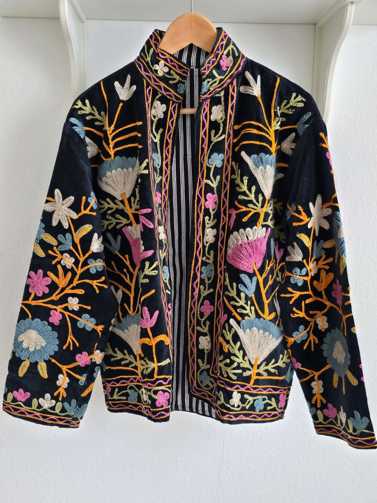 Wendbare bestickte Samtjacke