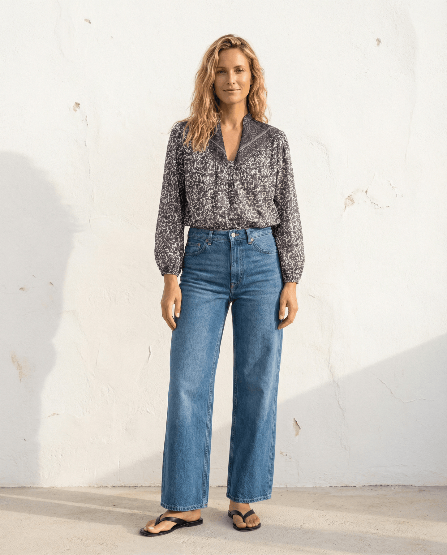 Olivia Bluse mit Handblockdruck – Schwarz/Weiß; handgefertigte Bluse aus 100 % Baumwolle in einer modischen Kombination.