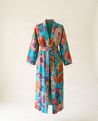 Wendbarer gesteppter Kimono aus Baumwolle in buntem Blumendesign, ideal für Komfort und stilvolles Styling.