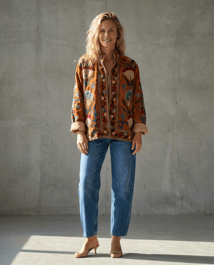 Wendbare bestickte Samtjacke No.1, entspannte Silhouette und wunderschöne Handstickerei, ideal zum Layern.