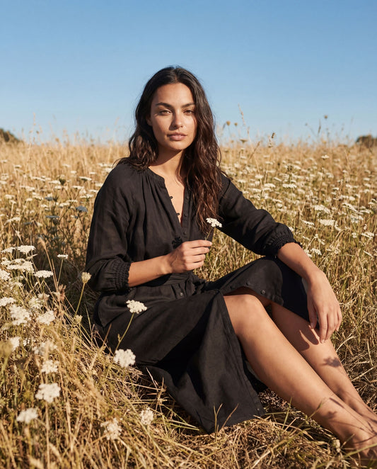 umi Kleid in Schwarz – handgefertigtes Baumwollkleid von HAZEL, elegant und zeitlos