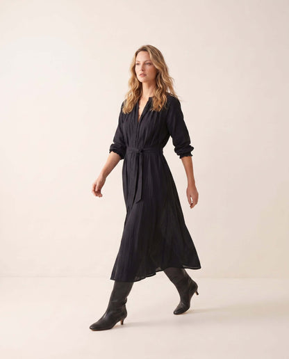 Schwarzes Baumwollkleid mit durchgehender Knopfleiste und praktischen Taschen