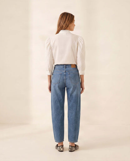 Romantische ecrufarbene Bluse mit Puffärmeln und Spitzendetails