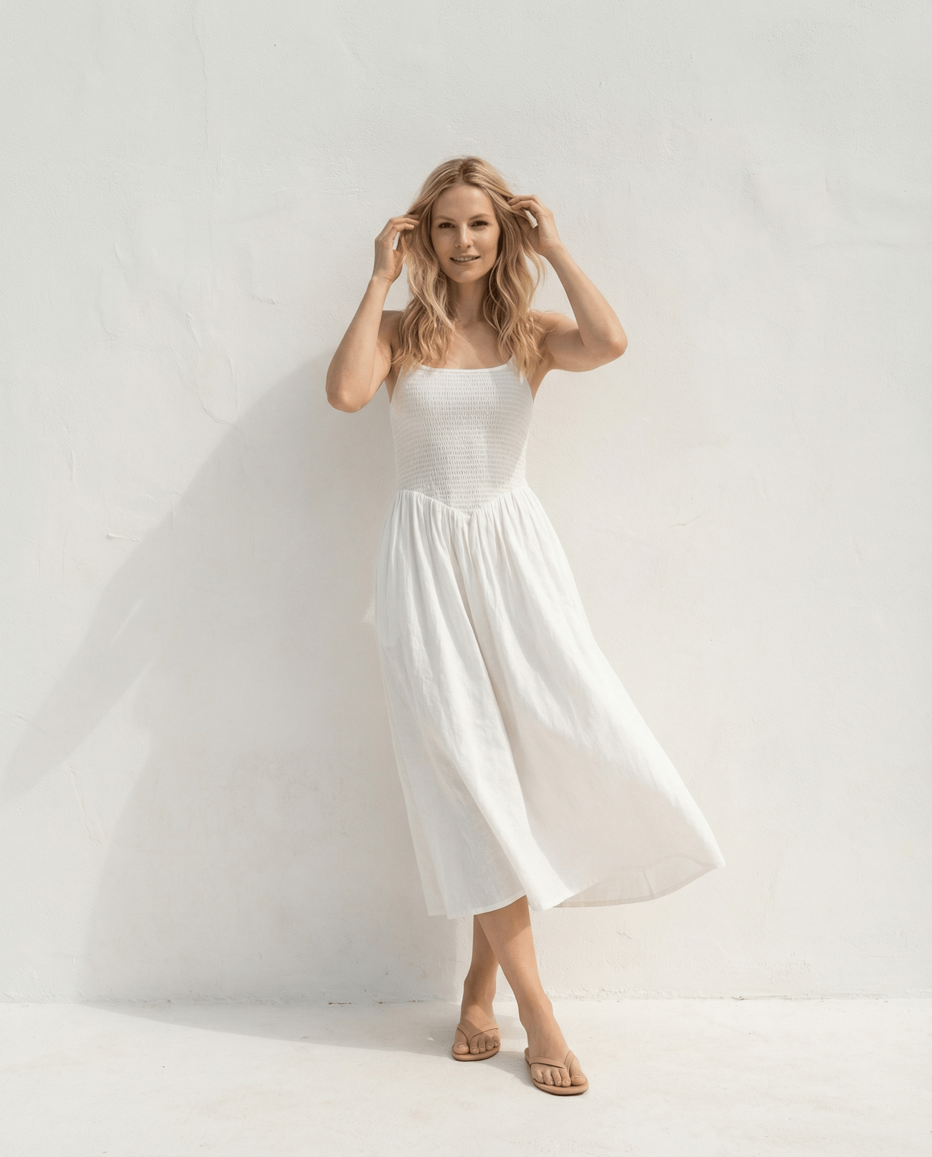 Jardin Midi Kleid aus Baumwolle - Weiß, handgefertigt, verspielt und stilvoll für den Sommer, gefertigt aus 100 % Baumwolle.