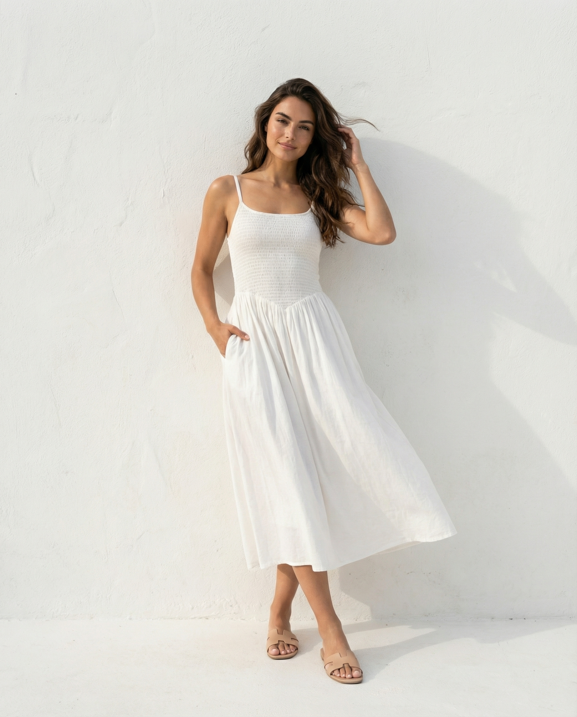 Jardin Midi Kleid aus Baumwolle - Weiß, handgefertigt, Slow Fashion, luftige Eleganz und schmeichelhafte Silhouette.