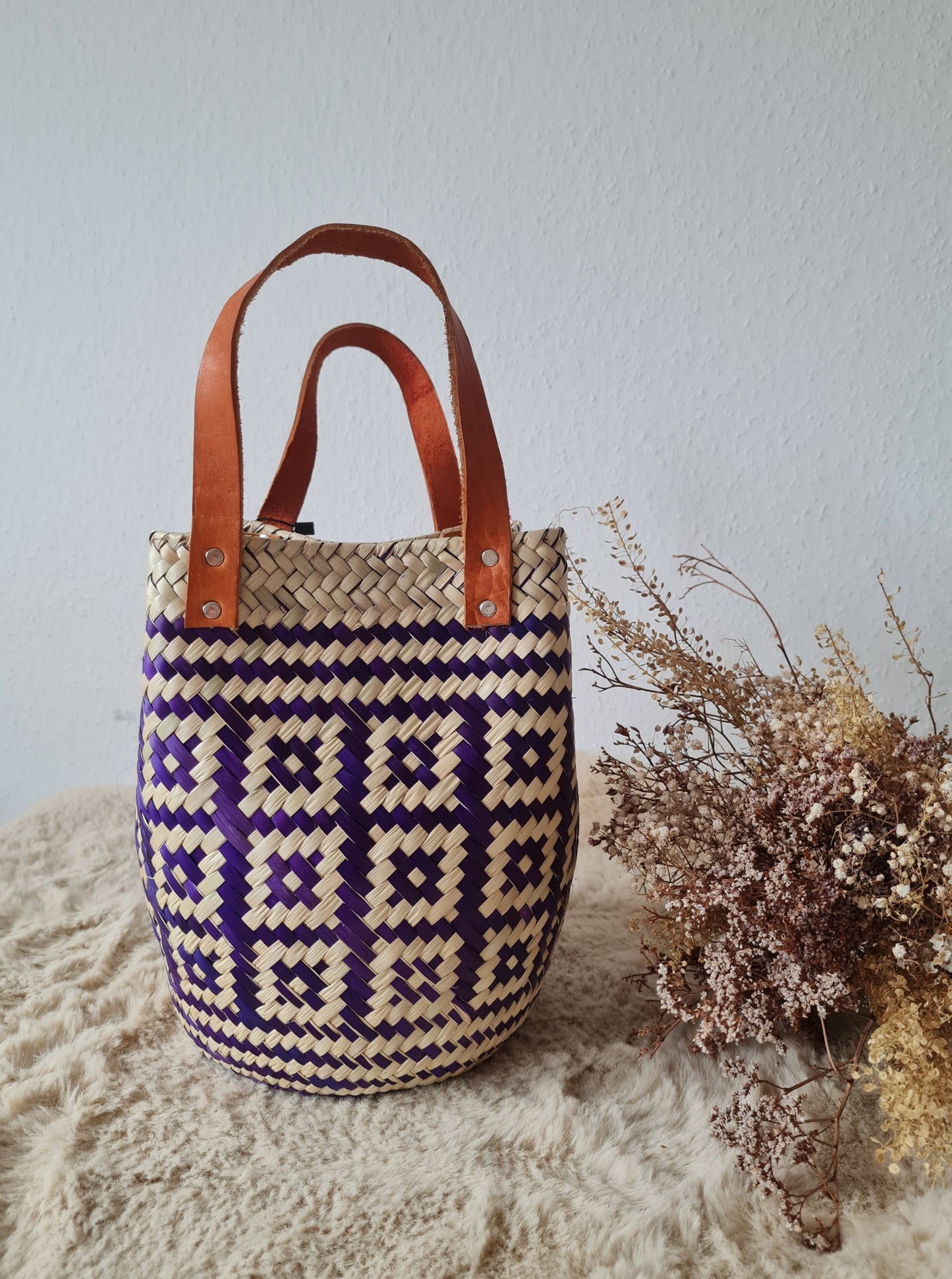 Las Palmas Korb Tasche Klein mit braunem Ledergriff – Violett/Creme