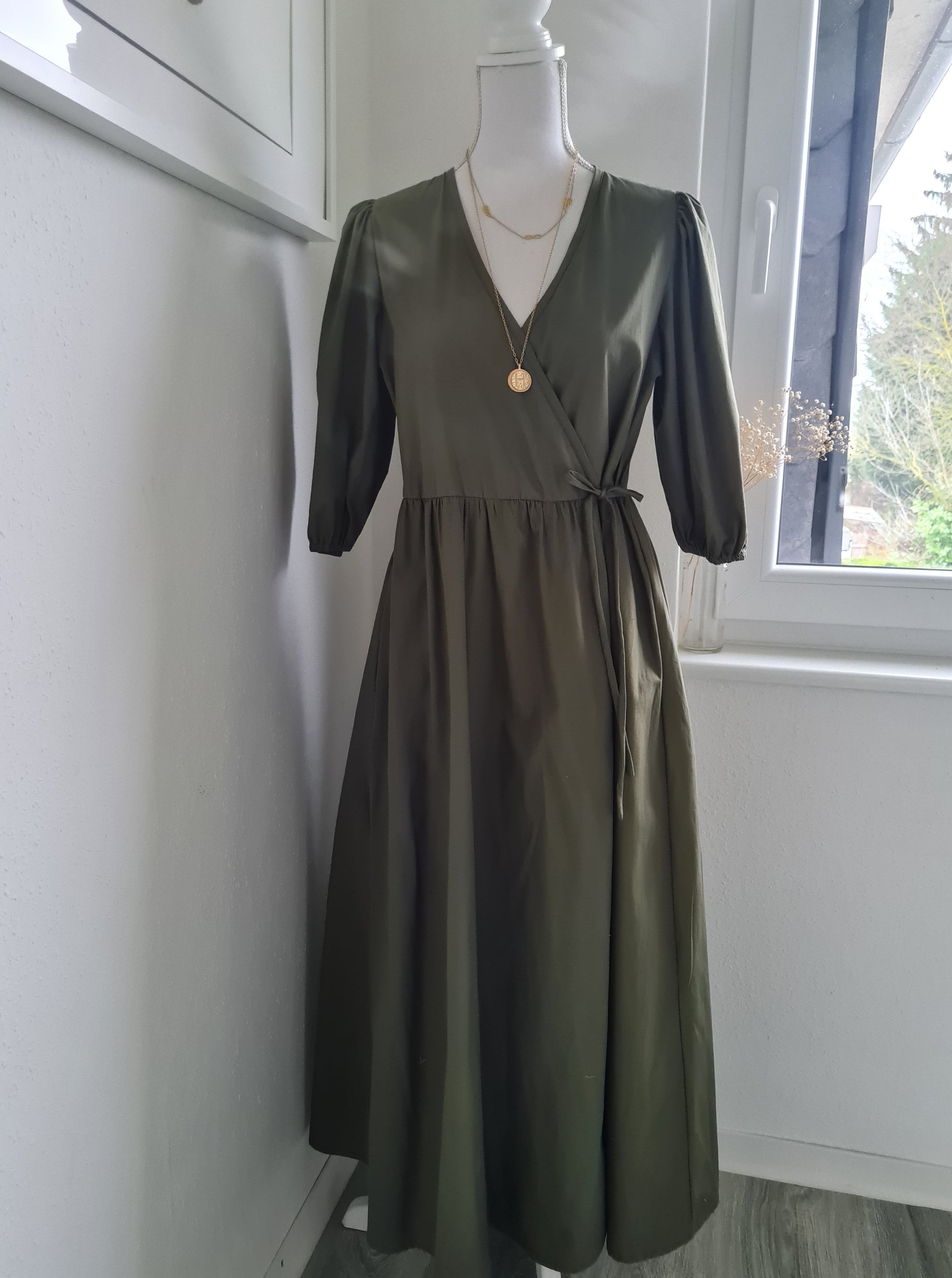 Mira Wickelkleid aus Baumwolle – Olive