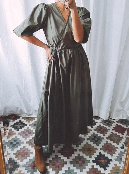 Mira Wickelkleid aus Baumwolle – Oliven